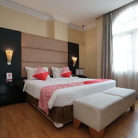Capital O 1128 Hotel Imara Palembang Zewnętrze zdjęcie
