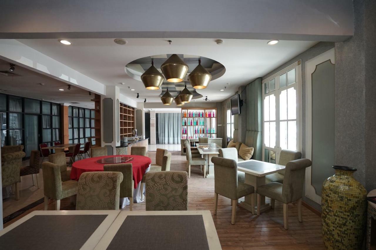 Capital O 1128 Hotel Imara Palembang Zewnętrze zdjęcie
